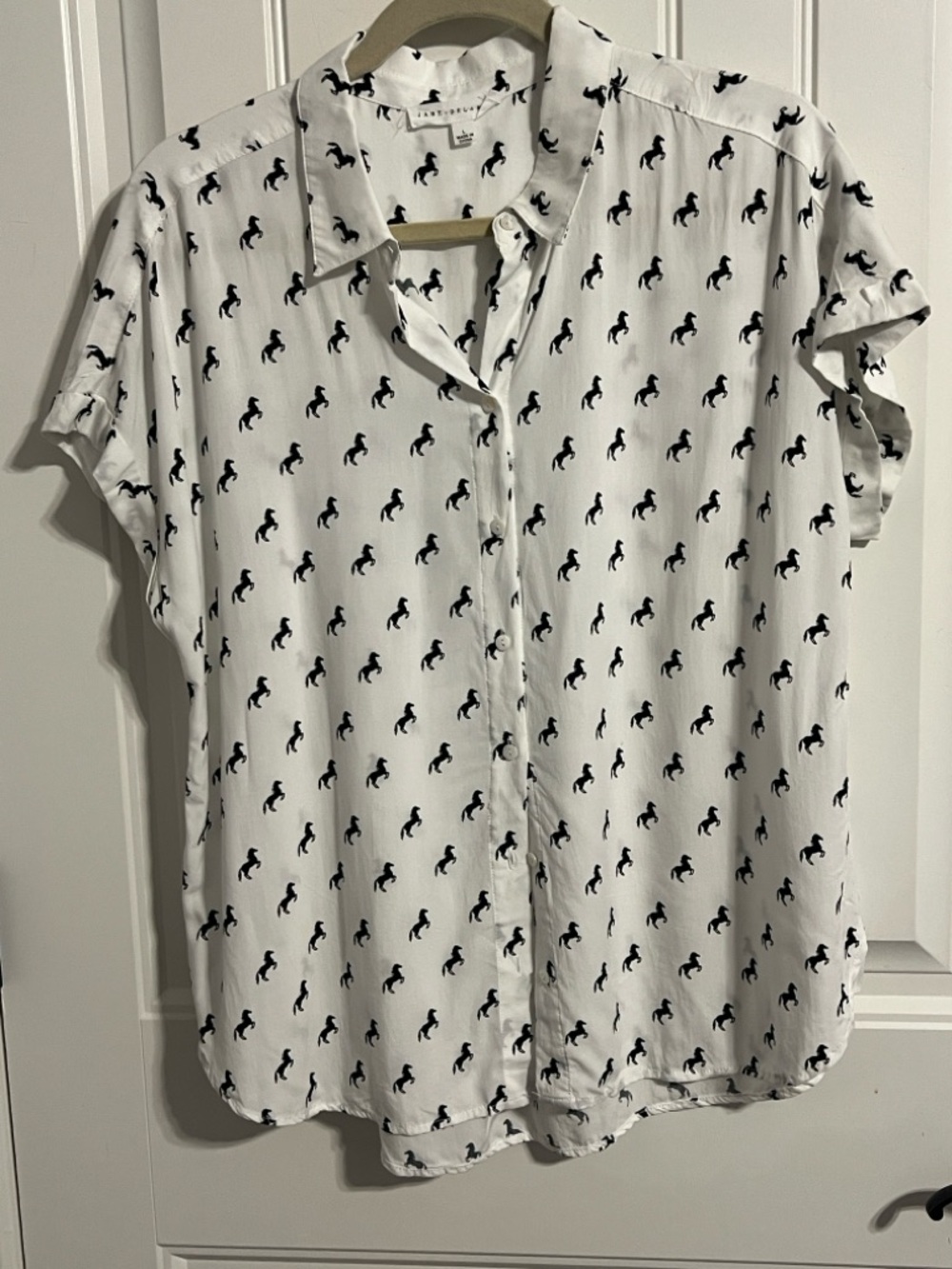 Jane & Delancey Short Sleeve Horse Print Button Blouse. Women's Size L. #9583